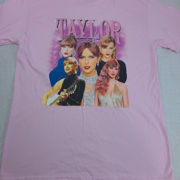 Taylor Swift Pretty In Pink T-Shirt -  Colorful Collage Of Beautiful Pics Large - Picture 1 of 7